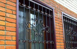 پنجره های آهنی